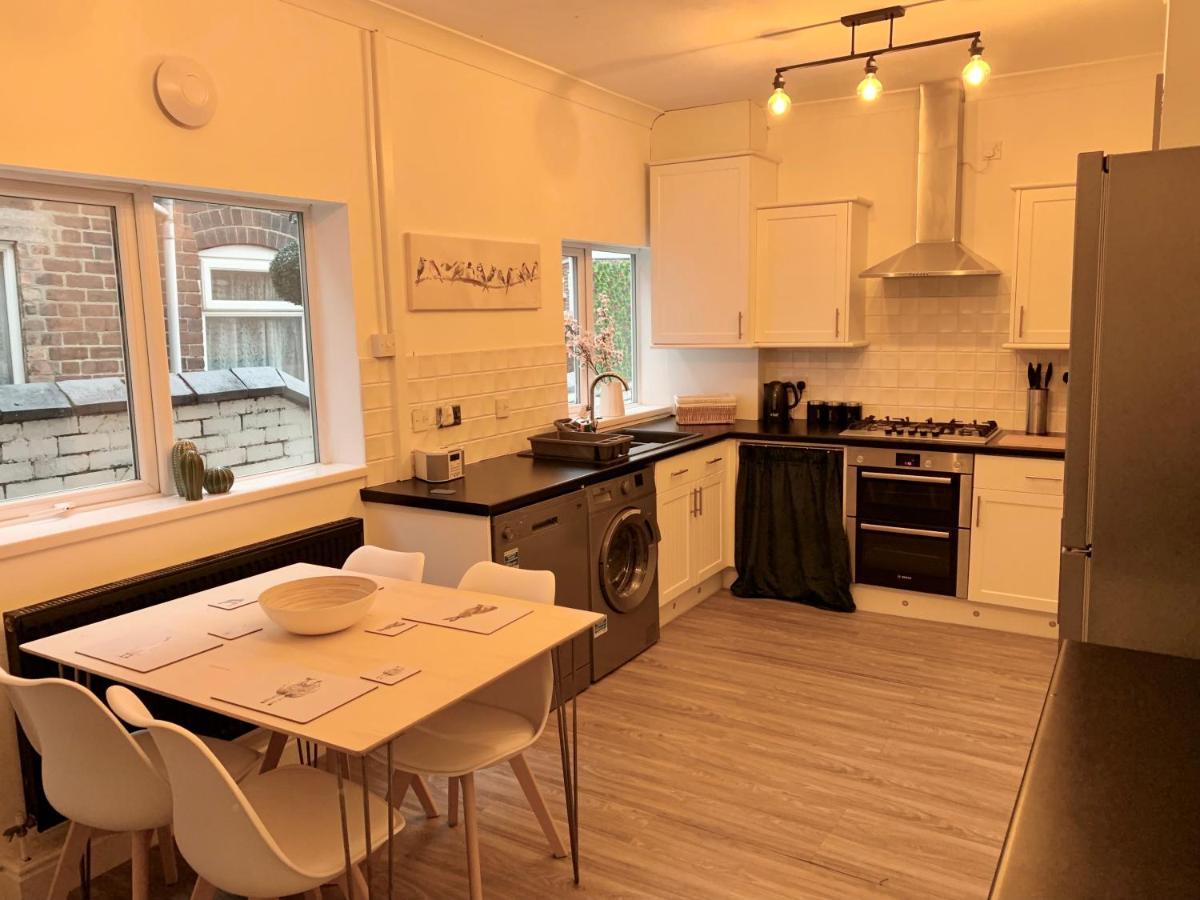 Stamer House By Yourstays, Stylish Quirky House, With 4 Double Bedrooms, Book Now! Stoke-on-Trent Exterior photo